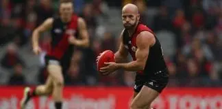 Bombers' veteran retires