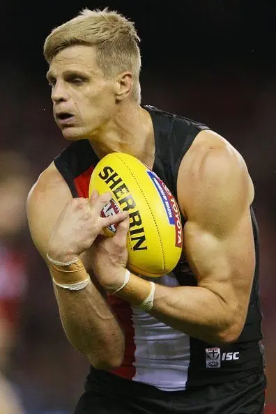 MELBOURNE, AUSTRALIA - MAY 22: Nick Riewoldt of the Saints marks the ball during the round nine AFL match between the St Kilda Saints and the Essendon Bombers at Etihad Stadium on May 22, 2016 in Melbourne, Australia. (Photo by Michael Dodge/Getty Images)
