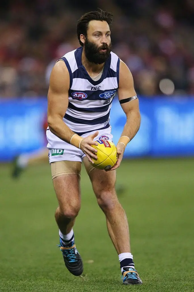 MELBOURNE, AUSTRALIA - JUNE 25: Jimmy Bartel of the Cats looks upfield during the round 14 AFL match between the St Kilda Saints and the Geelong Cats at Etihad Stadium on June 25, 2016 in Melbourne, Australia. (Photo by Michael Dodge/Getty Images)