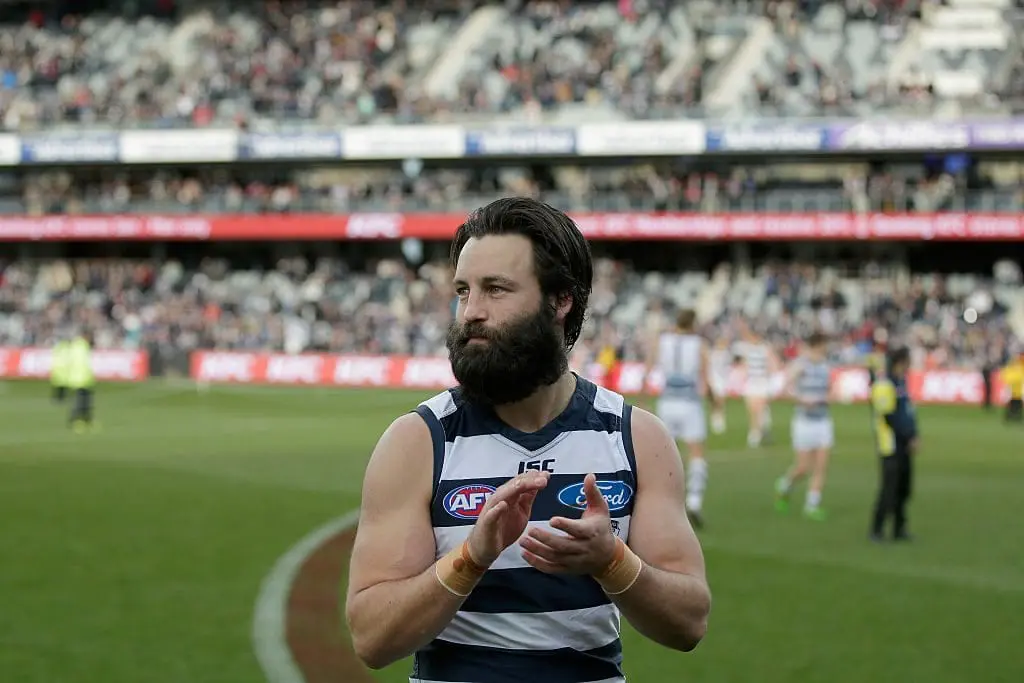 GEELONG, AUSTRALIA - AUGUST 27:  Jimmy Bartel of the Cats acknowledges the fans after the round 23 AFL match between the Geelong Cats and the Melbourne Demons at Simonds Stadium on August 27, 2016 in Geelong, Australia.  (Photo by Darrian Traynor/Getty Images)