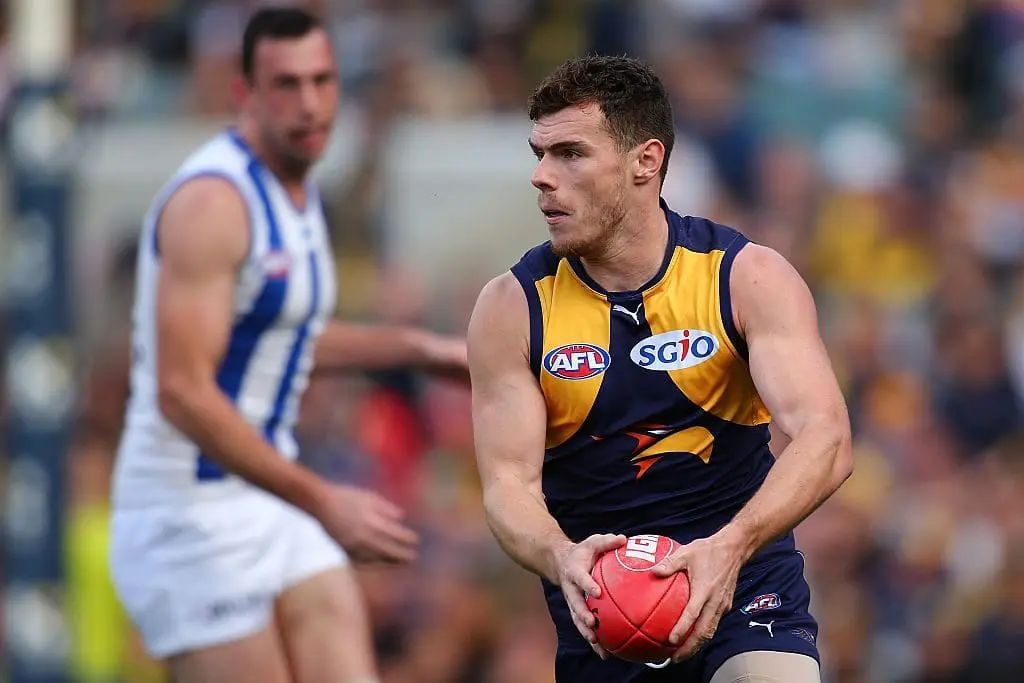 PERTH, AUSTRALIA - JULY 10: Luke Shuey of the Eagles looks to pass the ball during the round 16 AFL match between the West Coast Eagles and the North Melbourne Kangaroos at Domain Stadium on July 10, 2016 in Perth, Australia. (Photo by Paul Kane/Getty Images)