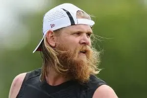 Hurley set to shave beard for good cause