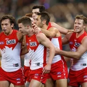 Emerging Swans forward re-signs