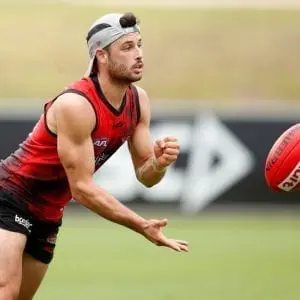 McNiece re-signs with Bombers
