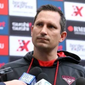 Hayden skips to Collingwood