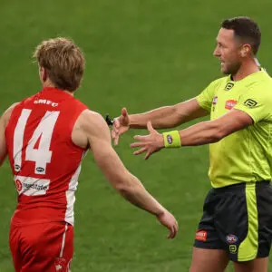 AFL umpire backs introduction of 'captain's challenge'