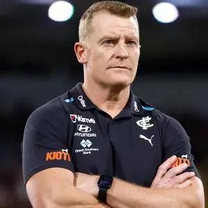 BRISBANE, AUSTRALIA - SEPTEMBER 07: Michael Voss, Senior Coach of the Blues looks on during the 2024 AFL First Elimination Final match between the Brisbane Lions and the Carlton Blues at The Gabba on September 07, 2024 in Brisbane, Australia. (Photo by Michael Willson/AFL Photos via Getty Images)