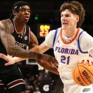 COLUMBIA, SOUTH CAROLINA - JANUARY 22: Alex Condon #21 of the Florida Gators drives to the basket against Nick Pringle #5 of the South Carolina Gamecocks during the second half at Colonial Life Arena on January 22, 2025 in Columbia, South Carolina. (Photo by Isaiah Vazquez/Getty Images)