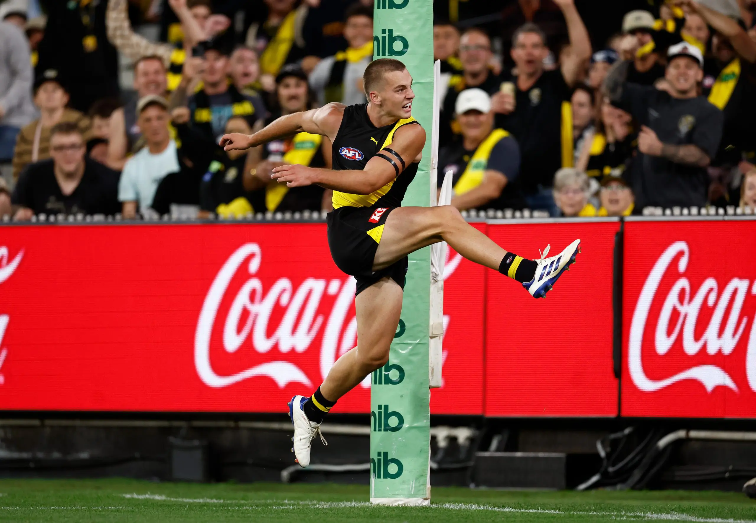 MELBOURNE, AUSTRALIA - MARCH 13: Debutant, Sam Lalor of the Tigers kicks his first league goal during the 2025 AFL Round 01 match between the Richmond Tigers and the Carlton Blues at the Melbourne Cricket Ground on March 13, 2025 in Melbourne, Australia. (Photo by Michael Willson/AFL Photos via Getty Images)
