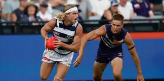 FINAL TEAMS: Geelong vs Fremantle – Round 1, 2026 GEELONG, AUSTRALIA - MARCH 15: Bailey Smith of the Cats in action during the 2025 AFL Round 01 match between the Geelong Cats and the Fremantle Dockers at GMHBA Stadium on March 15, 2025 in Geelong, Australia. (Photo by Michael Willson/AFL Photos via Getty Images)