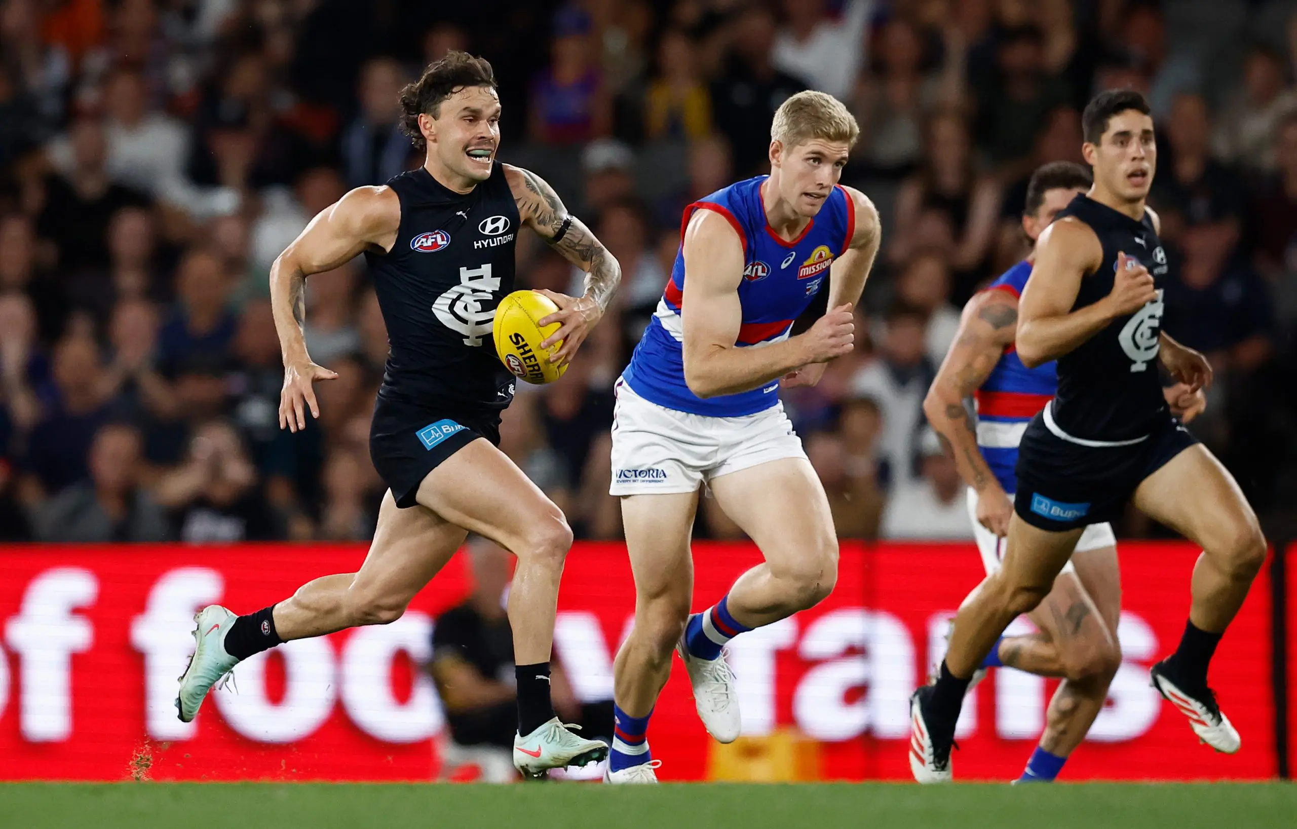 MELBOURNE, AUSTRALIA - MARCH 28: Zac Williams of the Blues in action during the 2025 AFL Round 03 match between the Carlton Blues and the Western Bulldogs at Marvel Stadium on March 28, 2025 in Melbourne, Australia. (Photo by Michael Willson/AFL Photos via Getty Images)