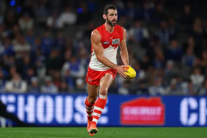 MELBOURNE, AUSTRALIA - APRIL 05: Brodie Grundy of the Swans runs with the ball during the round four AFL match between North Melbourne Kangaroos and Sydney Swans at Marvel Stadium, on April 05, 2025, in Melbourne, Australia. (Photo by Morgan Hancock/Getty Images)