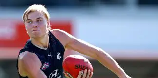 MELBOURNE, AUSTRALIA - MARCH 09: Harry Lemmey of the Blues handballs during a Carlton Blues AFL training session at Ikon Park on March 09, 2025 in Melbourne, Australia. (Photo by Josh Chadwick/Getty Images)