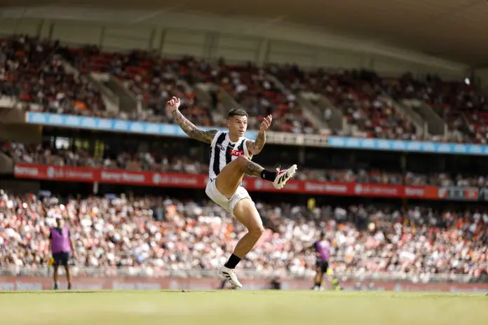 SYDNEY, AUSTRALIA - MARCH 09: Jamie Elliott of the Magpies kick a goal during the AFL Opening Round match between Greater Western Sydney Giants and Collingwood Magpies at ENGIE Stadium, on March 09, 2025, in Sydney, Australia. (Photo by Darrian Traynor/Getty Images)