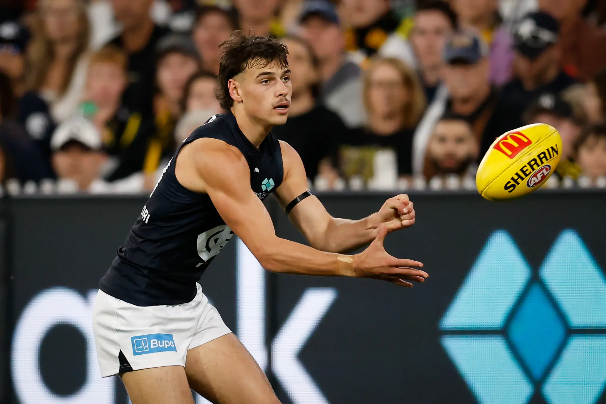 MELBOURNE, AUSTRALIA - MARCH 13: Carlton debutant Lucas Camporeale in action during the 2025 AFL Round 01 match between the Richmond Tigers and the Carlton Blues at the Melbourne Cricket Ground on March 13, 2025 in Melbourne, Australia. (Photo by Dylan Burns/AFL Photos via Getty Images)