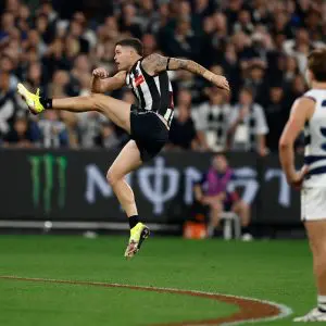 MELBOURNE, AUSTRALIA - MAY 03: Jack Crisp misses a shot on goal after the siren to win the match during the 2025 AFL Round 08 match between the Collingwood Magpies and the Geelong Cats at the Melbourne Cricket Ground on May 3, 2025 in Melbourne, Australia. (Photo by Michael Willson/AFL Photos via Getty Images)