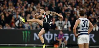 MELBOURNE, AUSTRALIA - MAY 03: Jack Crisp misses a shot on goal after the siren to win the match during the 2025 AFL Round 08 match between the Collingwood Magpies and the Geelong Cats at the Melbourne Cricket Ground on May 3, 2025 in Melbourne, Australia. (Photo by Michael Willson/AFL Photos via Getty Images)