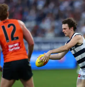 Geelong star’s injury extent revealed GEELONG, AUSTRALIA - MAY 11: Max Holmes of the Cats in action during the round nine AFL match between Geelong Cats and GWS Giants at GMHBA Stadium on May 11, 2025 in Geelong, Australia. (Photo by Graham Denholm/AFL Photos/Getty Images)