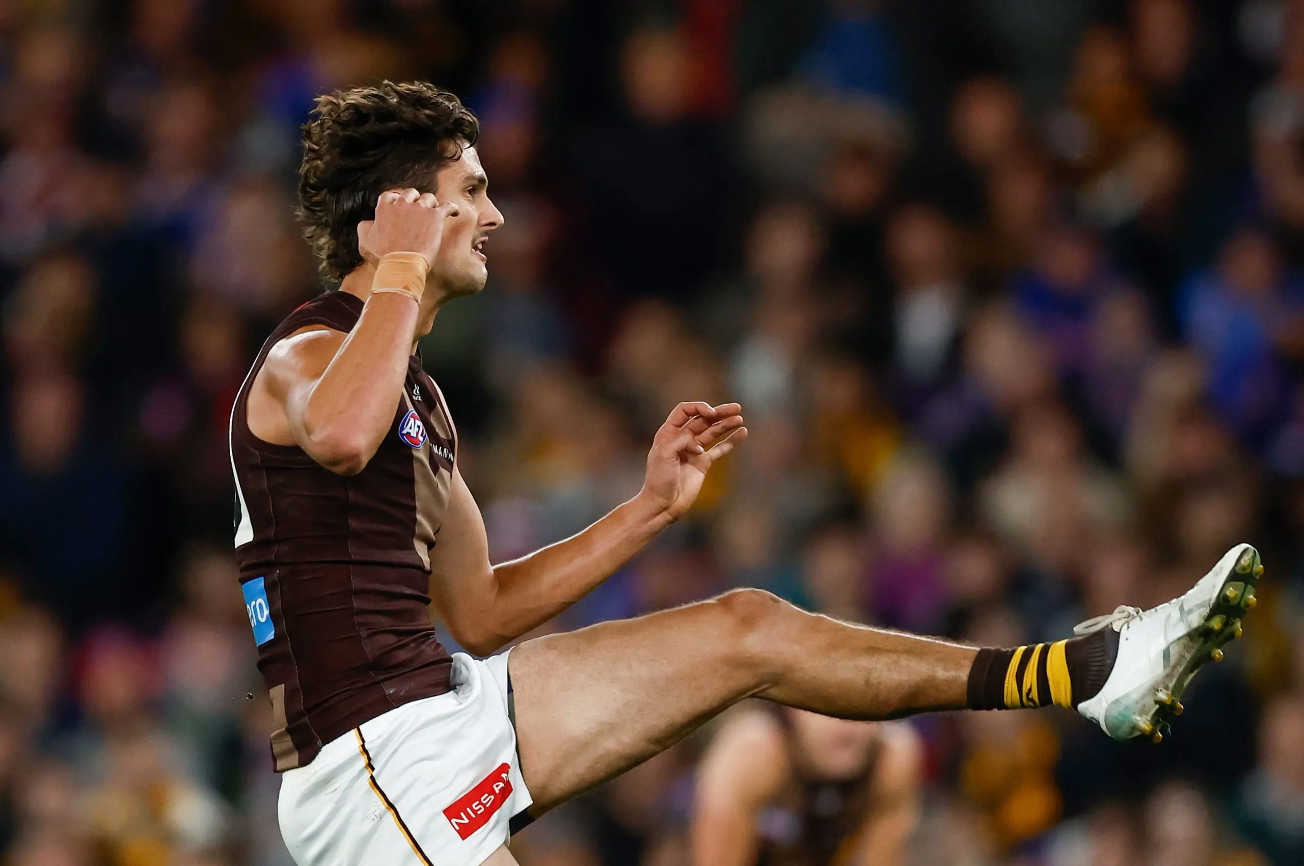 MELBOURNE, AUSTRALIA - JUNE 05: Max Ramsden of the Hawks kicks the ball during the 2025 AFL Round 13 match between the Western Bulldogs and the Hawthorn Hawks at Marvel Stadium on June 5, 2025 in Melbourne, Australia. (Photo by Michael Willson/AFL Photos via Getty Images)