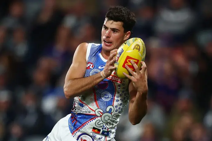 GEELONG, AUSTRALIA - MAY 22: James O'Donnell of the Bulldogs marks the ball during the round 11 AFL match between Geelong Cats and Western Bulldogs at GMHBA Stadium, on May 22, 2025, in Geelong, Australia. (Photo by Morgan Hancock/Getty Images)