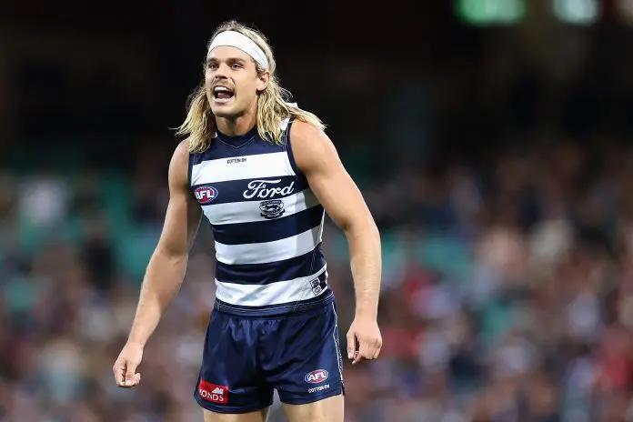 SYDNEY, AUSTRALIA - AUGUST 17: Bailey Smith of the Cats talks during the round 23 AFL match between Sydney Swans and Geelong Cats at Sydney Cricket Ground on August 17, 2025 in Sydney, Australia. (Photo by Cameron Spencer/Getty Images)