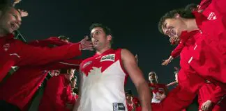 On the this day: Nick Davis saves the Swans in September SYDNEY, NSW - SEPTEMBER 09: Nick Davis of the Swans is applauded off after victory in the AFL Semi Final match between the Sydney Swans and the Geelong Cats at the Sydney Cricket Ground September 9, 2005 in Sydney, Australia. (Photo by Adam Pretty/Getty Images)