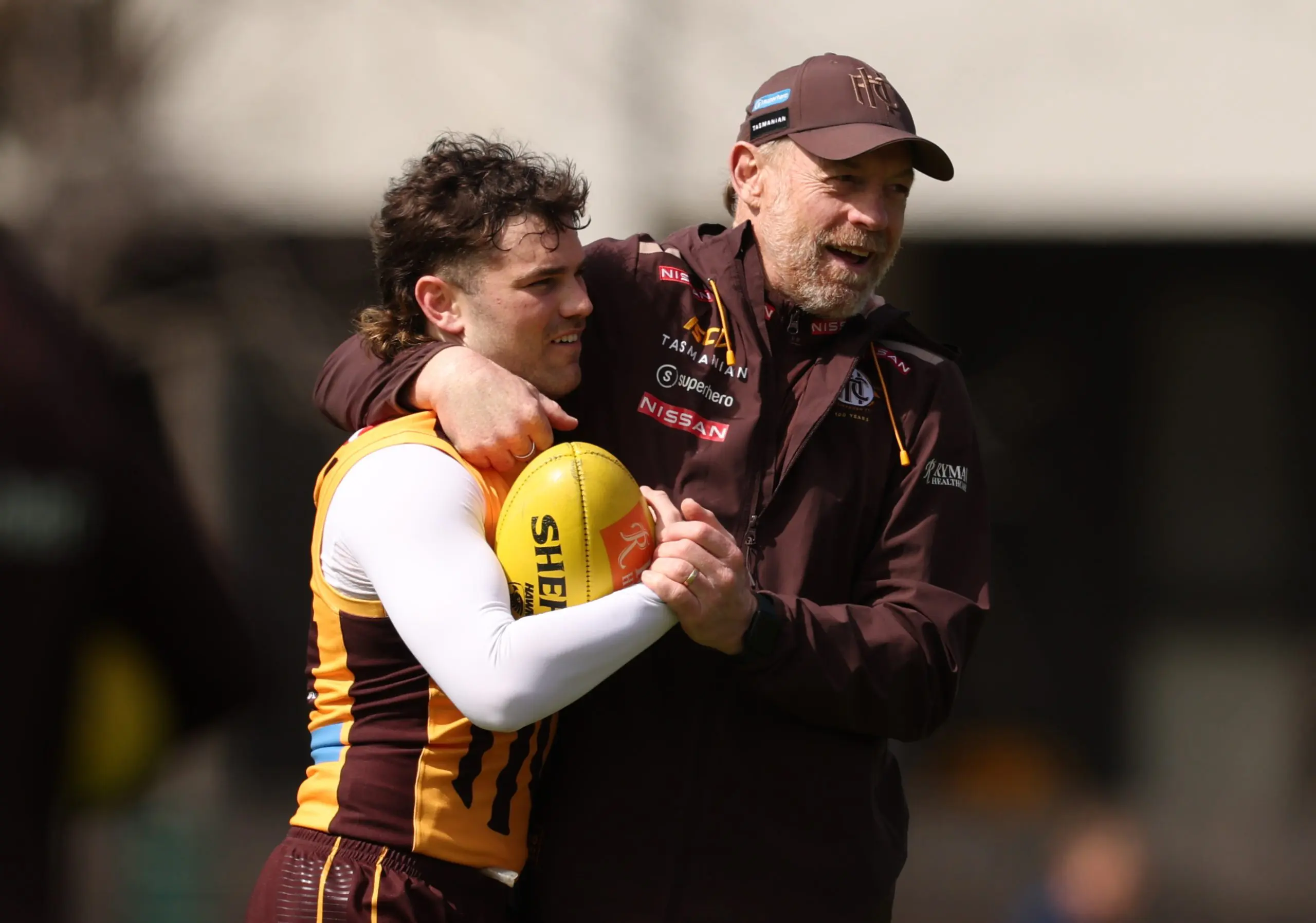 MELBOURNE, AUSTRALIA - SEPTEMBER 17: Nick Watson of the Hawks and assistant coach Adrian Hickmott are seen during a Hawthorn Hawks AFL training session at Waverley Park on September 17, 2025 in Melbourne, Australia. (Photo by Robert Cianflone/Getty Images)