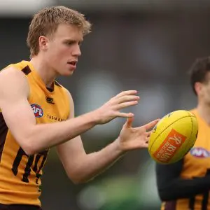 MELBOURNE, AUSTRALIA - JUNE 26: Noah Mraz of the Hawks takes the ball during a Hawthorn Hawks AFL training session at Waverley Park on June 26, 2025 in Melbourne, Australia. (Photo by Robert Cianflone/Getty Images)