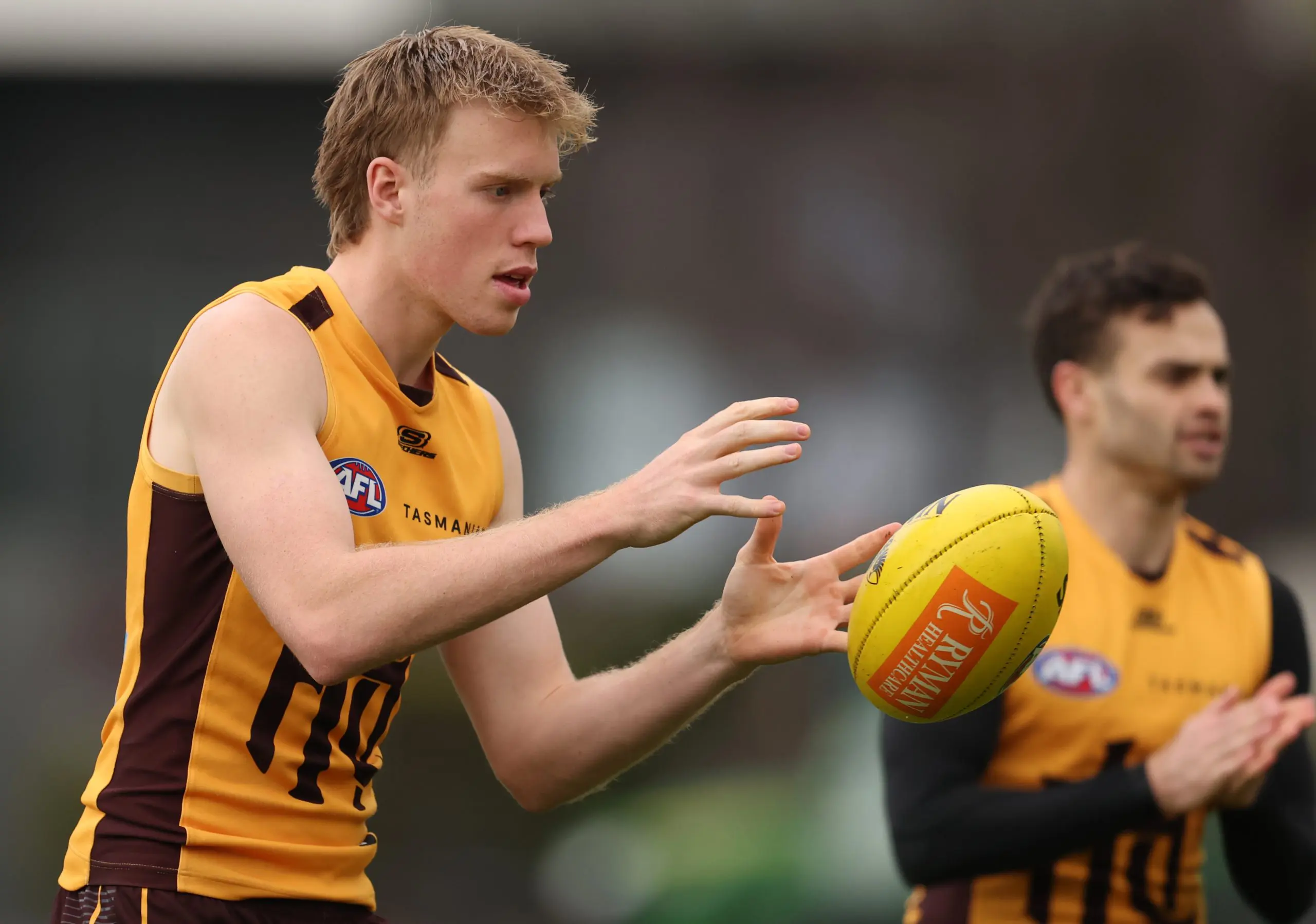 MELBOURNE, AUSTRALIA - JUNE 26: Noah Mraz of the Hawks takes the ball during a Hawthorn Hawks AFL training session at Waverley Park on June 26, 2025 in Melbourne, Australia. (Photo by Robert Cianflone/Getty Images)