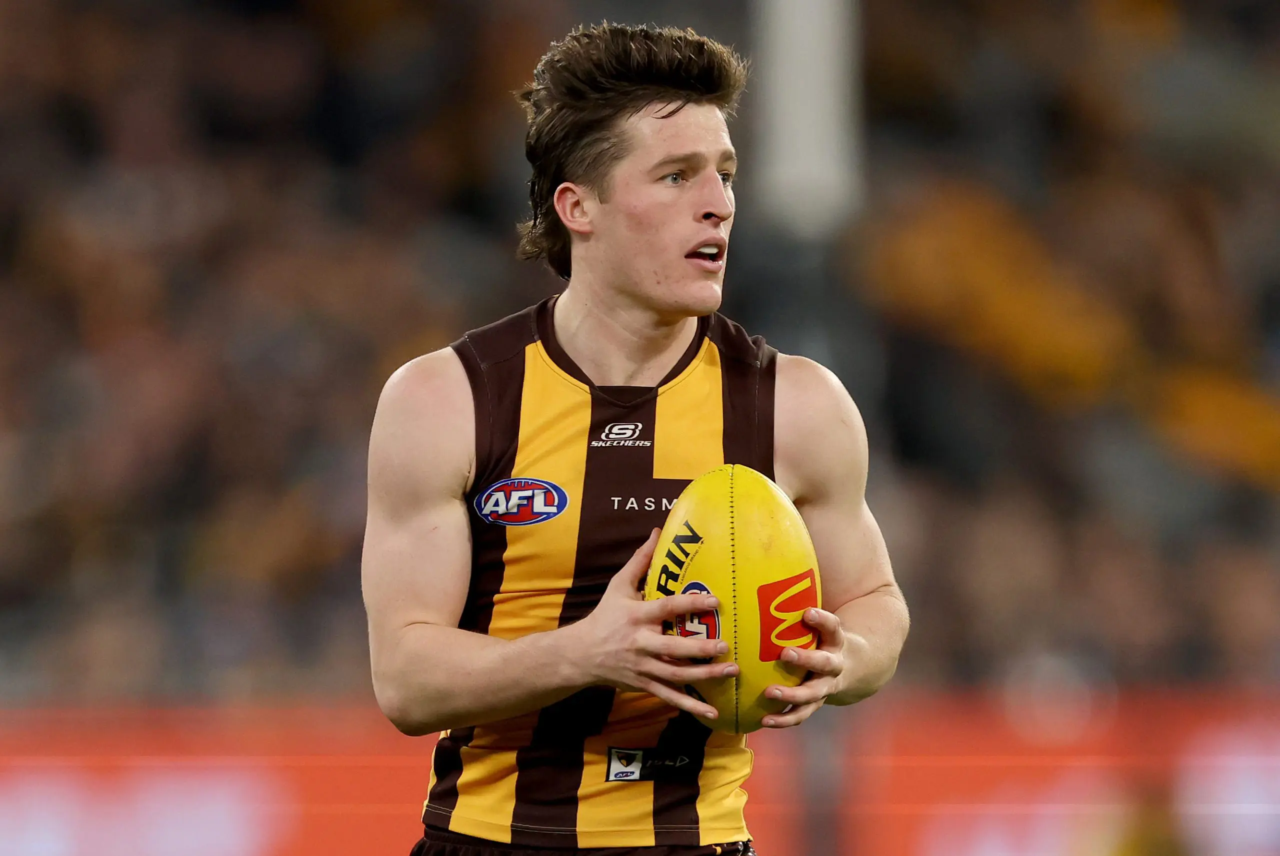 MELBOURNE, AUSTRALIA - AUGUST 07: Josh Ward of the Hawks runs with the ball during the round 22 AFL match between Hawthorn Hawks and Collingwood Magpies at Melbourne Cricket Ground on August 07, 2025 in Melbourne, Australia. (Photo by Robert Cianflone/Getty Images)