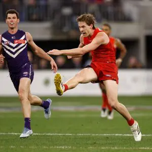 PERTH, AUSTRALIA - SEPTEMBER 06: Noah Anderson of the Suns kicks the ball during the AFL Second Elimination Final match between the Fremantle Dockers and the Gold Coast Suns at Optus Stadium on September 06, 2025 in Perth, Australia. (Photo by Michael Willson/AFL Photos via Getty Images)