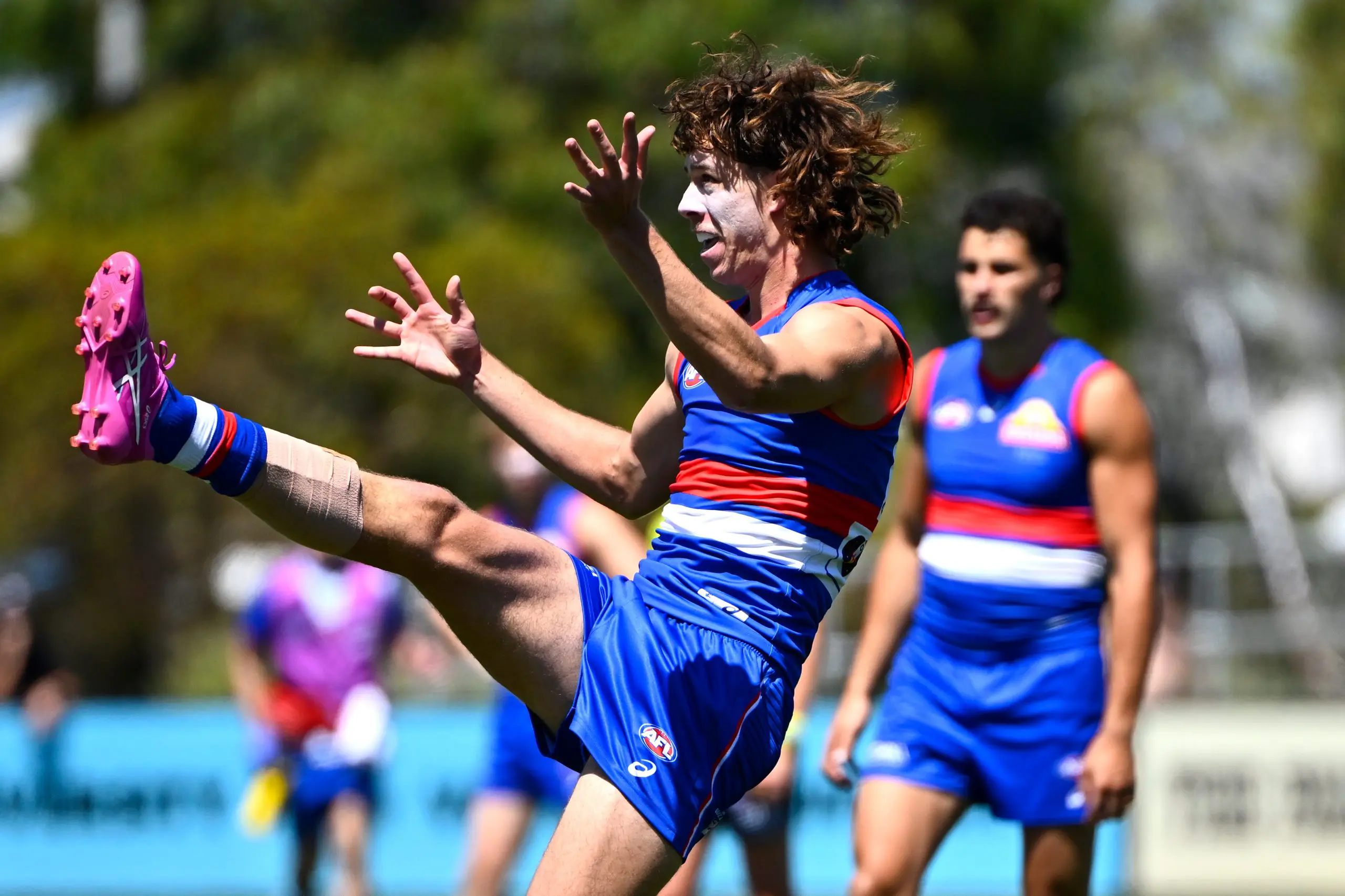 MELBOURNE, AUSTRALIA - FEBRUARY 19: Jordan Croft of the Bulldogs kicks the ball during the 2026 AFL match simulation between the Western Bulldogs and the Sydney Swans at Mission Whitten Oval on February 19, 2026 in Melbourne, Australia. (Photo by Adam Trafford/AFL Photos via Getty Images)