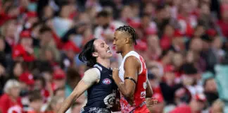 FINAL TEAMS: Sydney vs Carlton – Round 0, 2026 SYDNEY, AUSTRALIA - MAY 16: Oliver Hollands of the Blues and Joel Amartey of the Swans exchange wordduring the round ten AFL match between Sydney Swans and Carlton Blues at Sydney Cricket Ground, on May 16, 2025, in Sydney, Australia. (Photo by Cameron Spencer/Getty Images)
