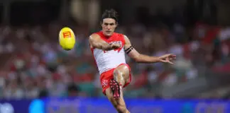 Sydney star explains injury using “golf ball and tee” analogy SYDNEY, AUSTRALIA - MARCH 05: Errol Gulden of the Swans kicks during the opening round AFL match between Sydney Swans and Carlton Blues at SCG on March 05, 2026 in Sydney, Australia. (Photo by Jason McCawley/Getty Images)