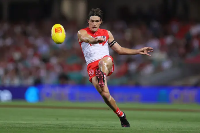 SYDNEY, AUSTRALIA - MARCH 05: Errol Gulden of the Swans kicks during the opening round AFL match between Sydney Swans and Carlton Blues at SCG on March 05, 2026 in Sydney, Australia. (Photo by Jason McCawley/Getty Images)