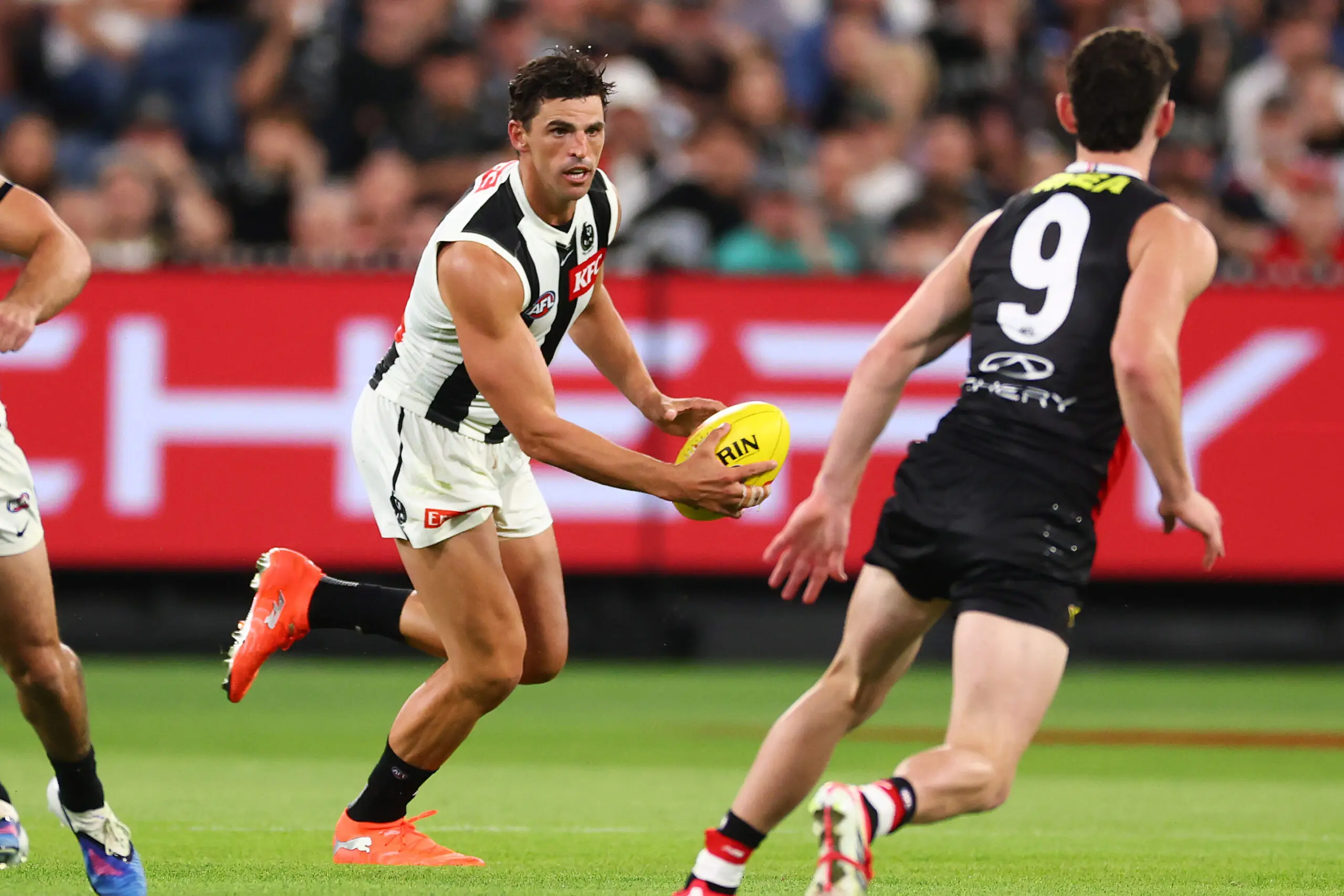 MELBOURNE, AUSTRALIA - MARCH 08: Scott Pendlebury of the Magpies looks to handpass during the AFL Opening Round match between St Kilda Saints and Collingwood Magpies at Melbourne Cricket Ground, on March 08, 2026, in Melbourne, Australia. (Photo by Daniel Pockett/Getty Images)