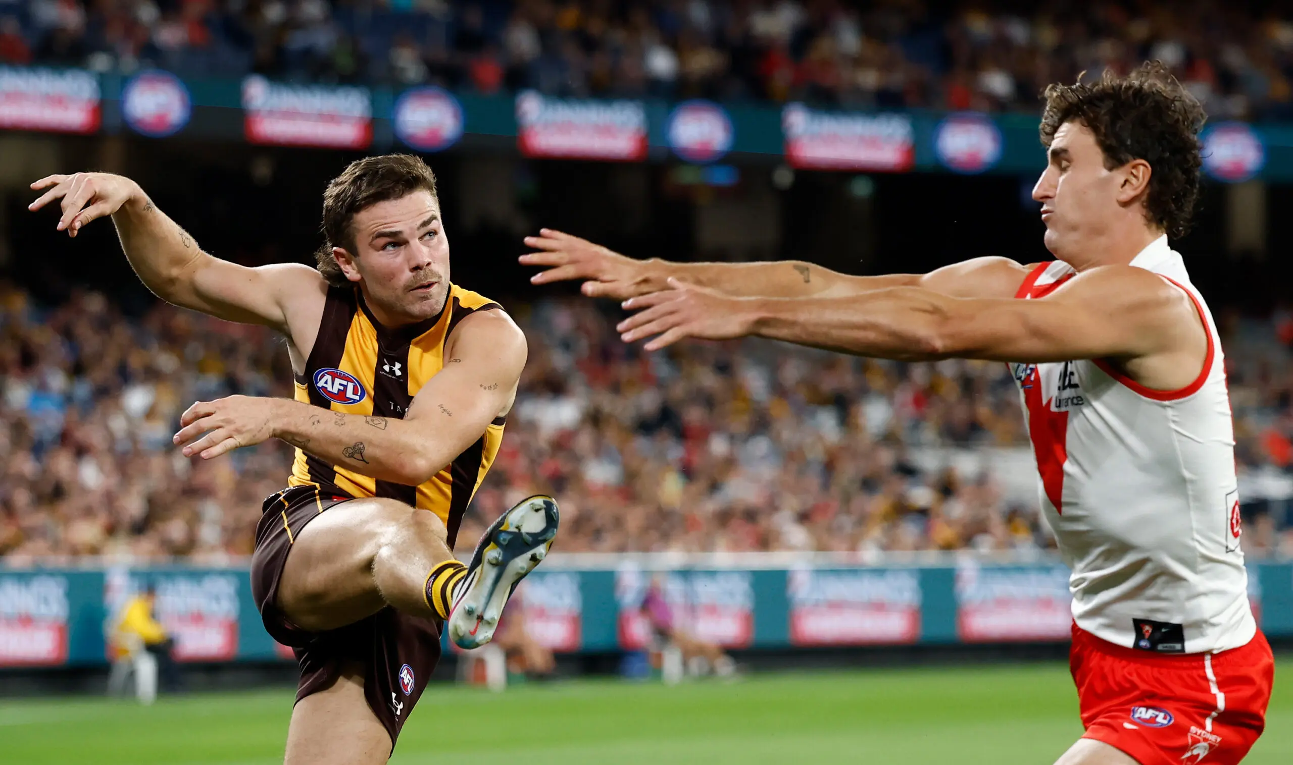 MELBOURNE, AUSTRALIA - MARCH 19: Nick Watson of the Hawks and Sam Wicks of the Swans in action during the 2026 AFL Round 02 match between the Hawthorn Hawks and the Sydney Swans at the Melbourne Cricket Ground on March 19, 2026 in Melbourne, Australia. (Photo by Michael Willson/AFL Photos via Getty Images)