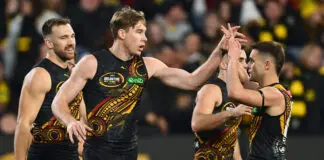 Can’t talk, but can still kick: Lynch’s brave act in Richmond triumph MELBOURNE, AUSTRALIA - MAY 22: Tom Lynch of the Tigers is congratulated by team mates after kicking a goal during the round 11 AFL match between Richmond Tigers and Essendon Bombers at Melbourne Cricket Ground, on May 22, 2026, in Melbourne, Australia. (Photo by Quinn Rooney/Getty Images)