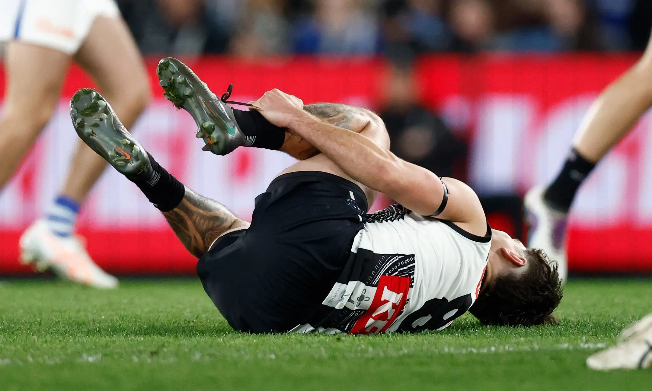 MELBOURNE, AUSTRALIA - JULY 10: Lachie Schultz of the Magpies is seen injured during the 2026 AFL Round 18 match between the Collingwood Magpies and the North Melbourne Kangaroos at Marvel Stadium on July 10, 2026 in Melbourne, Australia. (Photo by Michael Willson/AFL Photos via Getty Images)