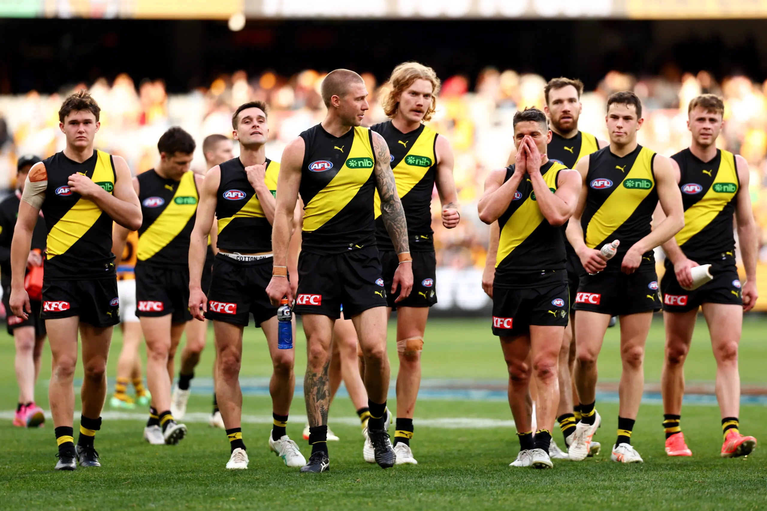 MELBOURNE, AUSTRALIA - JULY 19: The Tigers look dejected after losing the round 19 AFL match between Richmond Tigers and Hawthorn Hawks at Melbourne Cricket Ground, on July 19, 2026, in Melbourne, Australia. (Photo by Josh Chadwick/Getty Images)
