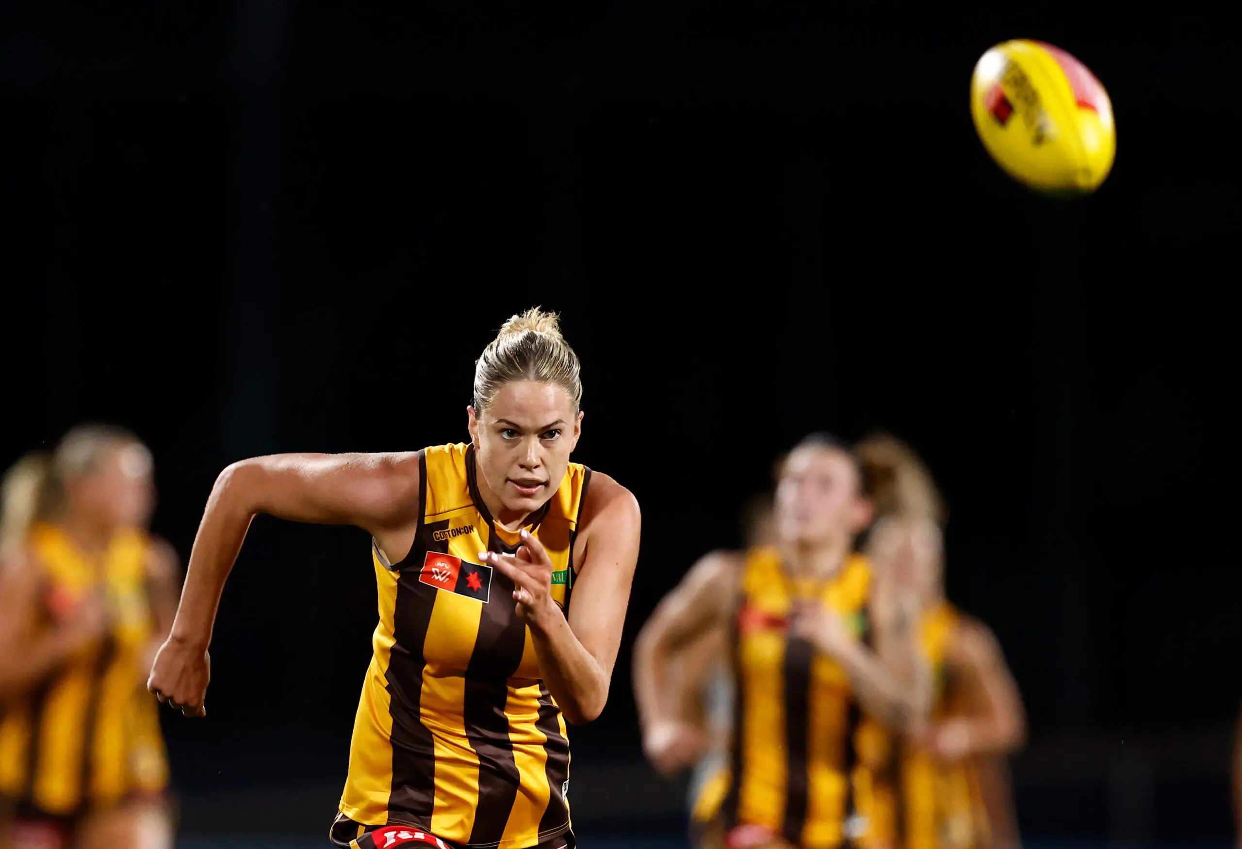 MELBOURNE, AUSTRALIA - NOVEMBER 07: Emily Everist of the Hawks in action during the 2025 AFLW First Qualifying Final match between the North Melbourne Tasmanian Kangaroos and the Hawthorn Hawks at Ikon Park on November 7, 2025 in Melbourne, Australia. (Photo by Michael Willson/AFL Photos via Getty Images)