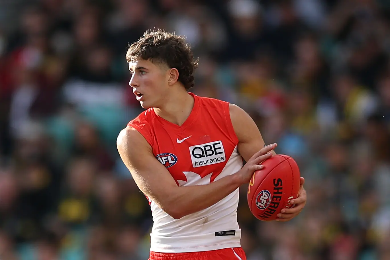 SYDNEY, AUSTRALIA - MAY 30: Harry Kyle of the Swans gathers the ball during the round 12 AFL match between Sydney Swans and Richmond Tigers at Sydney Cricket Ground, on May 30, 2026, in Sydney, Australia. (Photo by Darrian Traynor/AFL Photos/via Getty Images)