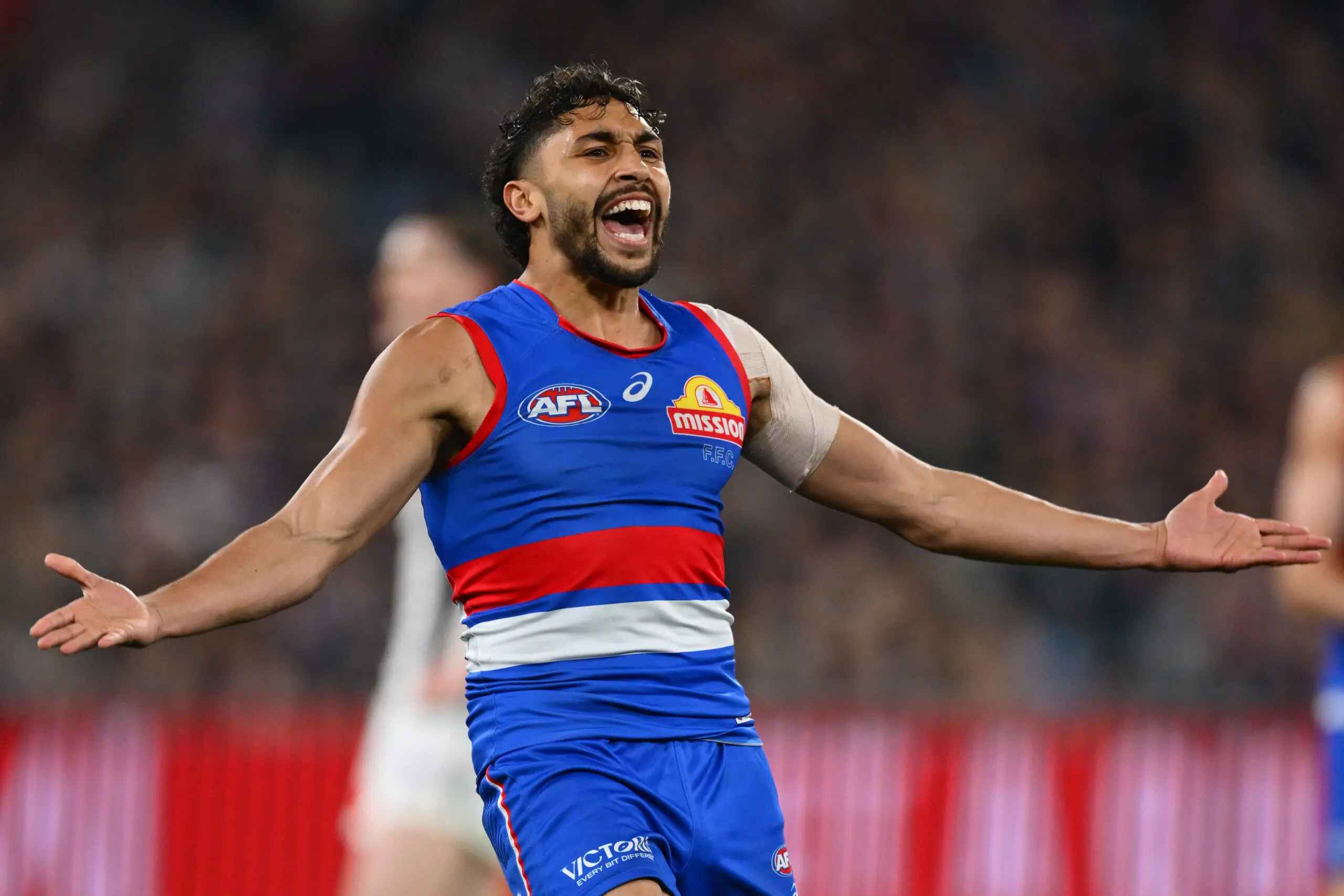 MELBOURNE, AUSTRALIA - AUGUST 28: Arthur Jones of the Bulldogs celebrates a goal during the AFL Wildcard Final match between Western Bulldogs and Collingwood Magpies at Melbourne Cricket Ground, on August 28, 2026, in Melbourne, Australia. (Photo by Quinn Rooney/Getty Images)