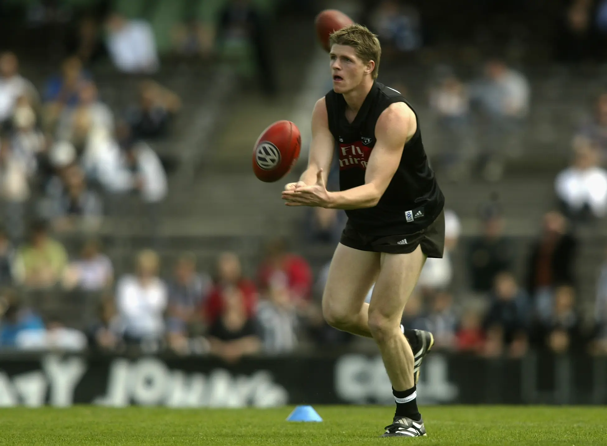 MELBOURNE- SEPTEMBER 26: Jason Cloke #34 for Collingwood in action during Collingwoods last training session before the AFL Grand Final at Victoria Park in Melbourne, Australia on September 26, 2002. (Photo by Sean Garnsworthy/Getty Images).