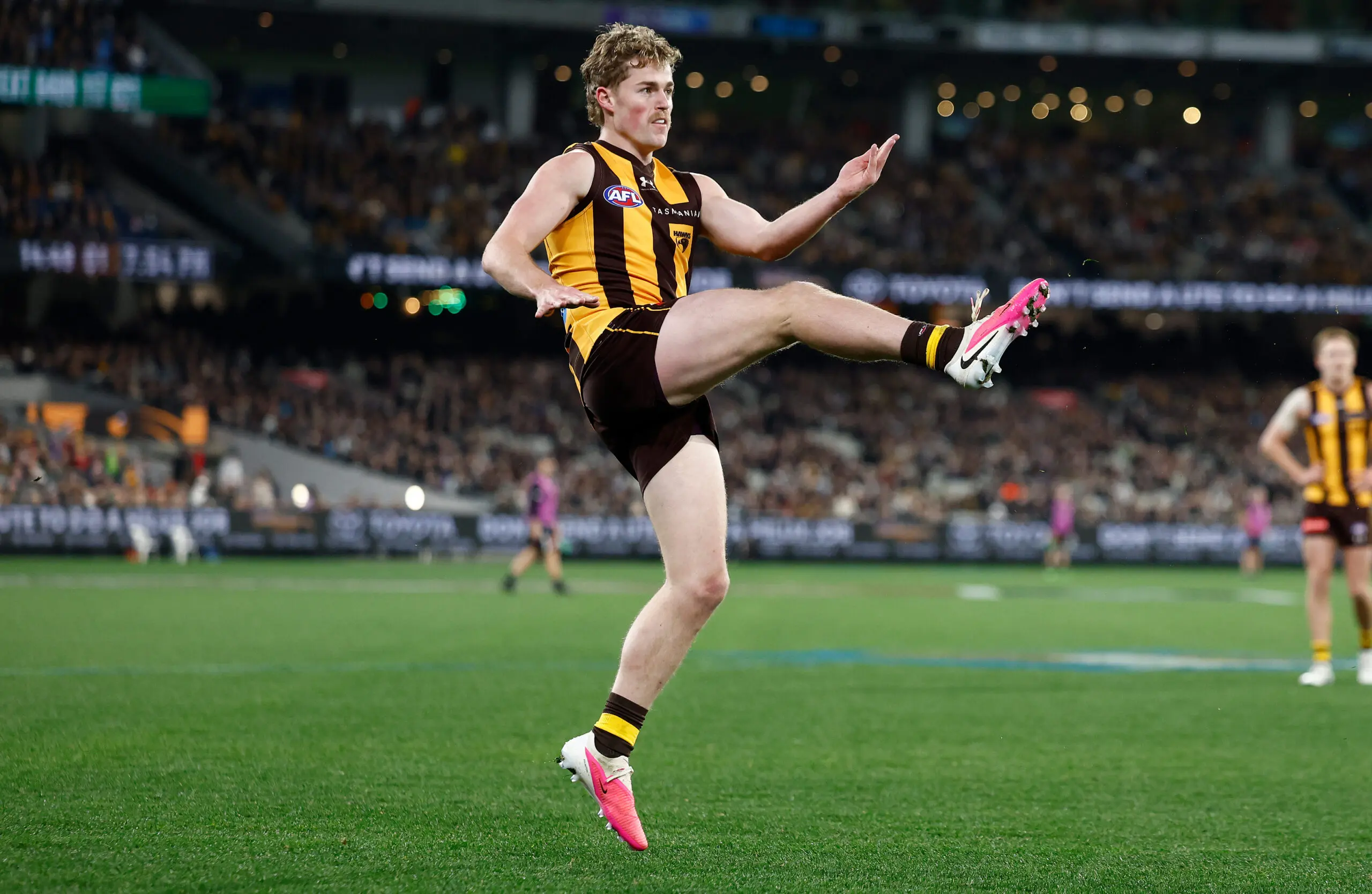 MELBOURNE, AUSTRALIA - AUGUST 15: Debutant, Max Beattie of the Hawks kicks the ball during the 2026 AFL Round 23 match between the Hawthorn Hawks and the Collingwood Magpies at the Melbourne Cricket Ground on August 15, 2026 in Melbourne, Australia. (Photo by Michael Willson/AFL Photos via Getty Images)
