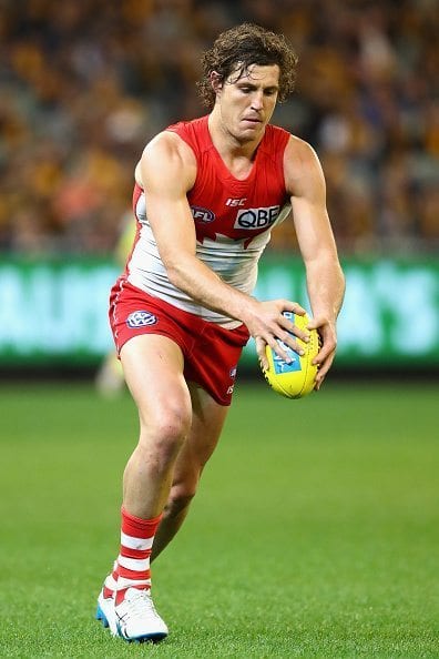 MELBOURNE, AUSTRALIA - MAY 20: Kurt Tippett of the Swans kicks during the round nine AFL match between the Hawthorn Hawks and the Sydney Swans at Melbourne Cricket Ground on May 20, 2016 in Melbourne, Australia. (Photo by Quinn Rooney/Getty Images)