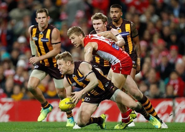 SYDNEY, AUSTRALIA - JULY 14: Sam Mitchell of the Hawks and Kieren Jack of the Swans in action during the 2016 AFL Round 17 match between the Sydney Swans and the Hawthorn Hawks at the Sydney Cricket Ground on July 14, 2016 in Sydney, Australia. (Photo by Michael Willson/AFL Media/Getty Images)