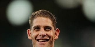Sandilands signs on