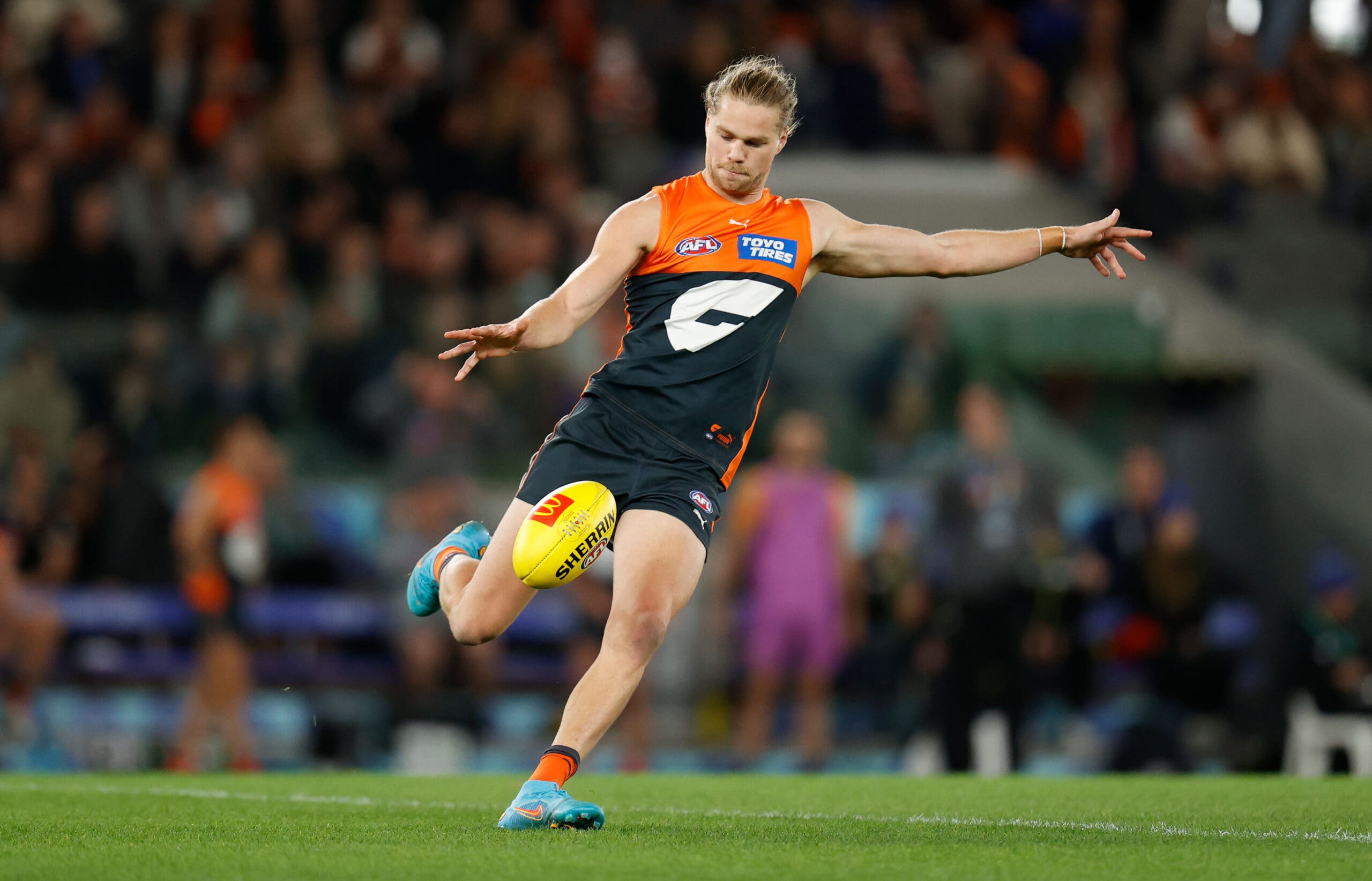Sydney, Australia. 04th June, 2023. Toby Bedford of the GWS Giants gets ready to kick the ball during the AFL Round 12 match between the GWS Giants and the Richmond Tigers at
