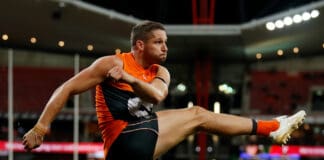 Hogan inks new deal with the Giants